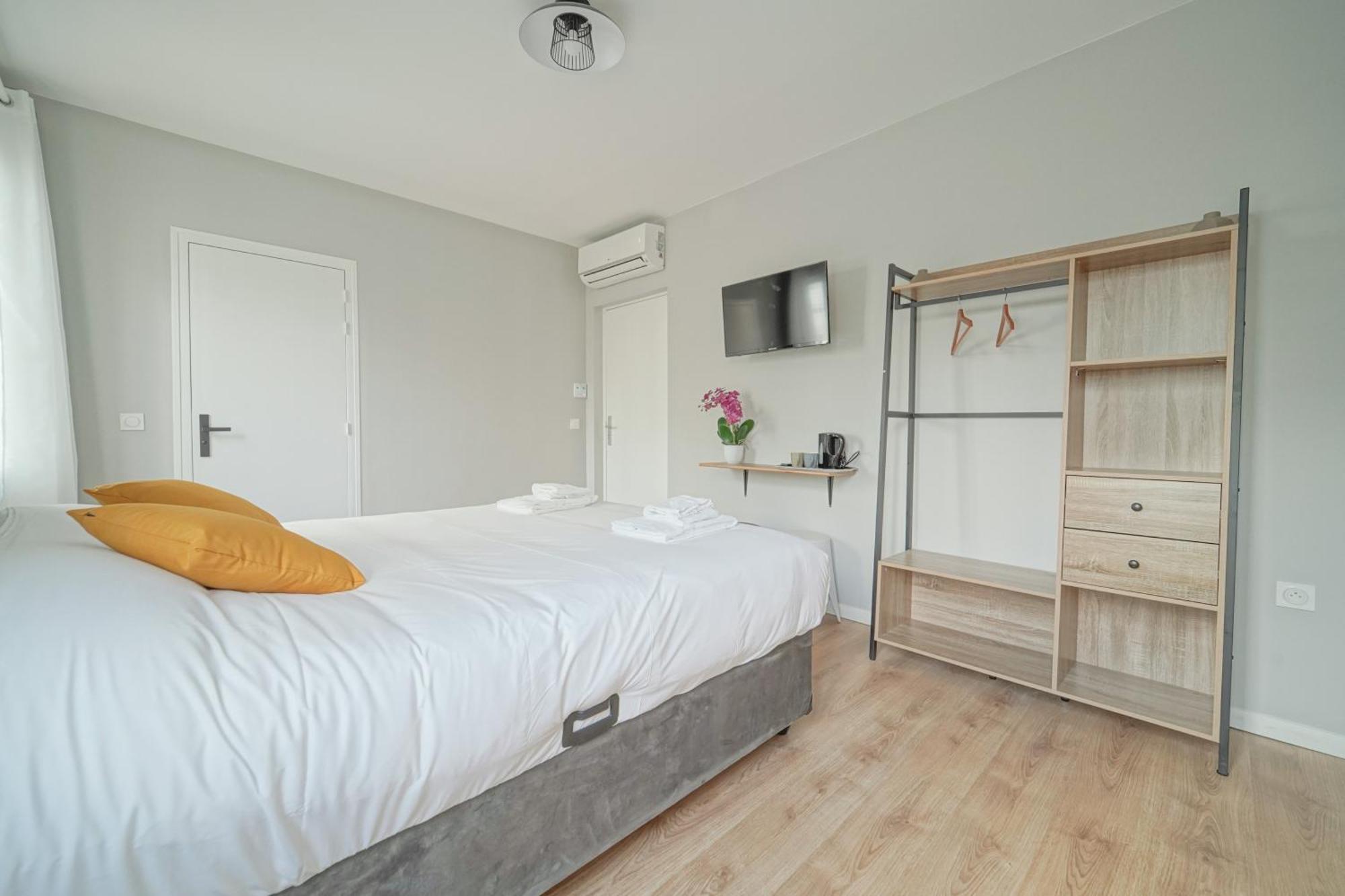 Hotel Trianon Saint Ouen Esterno foto
