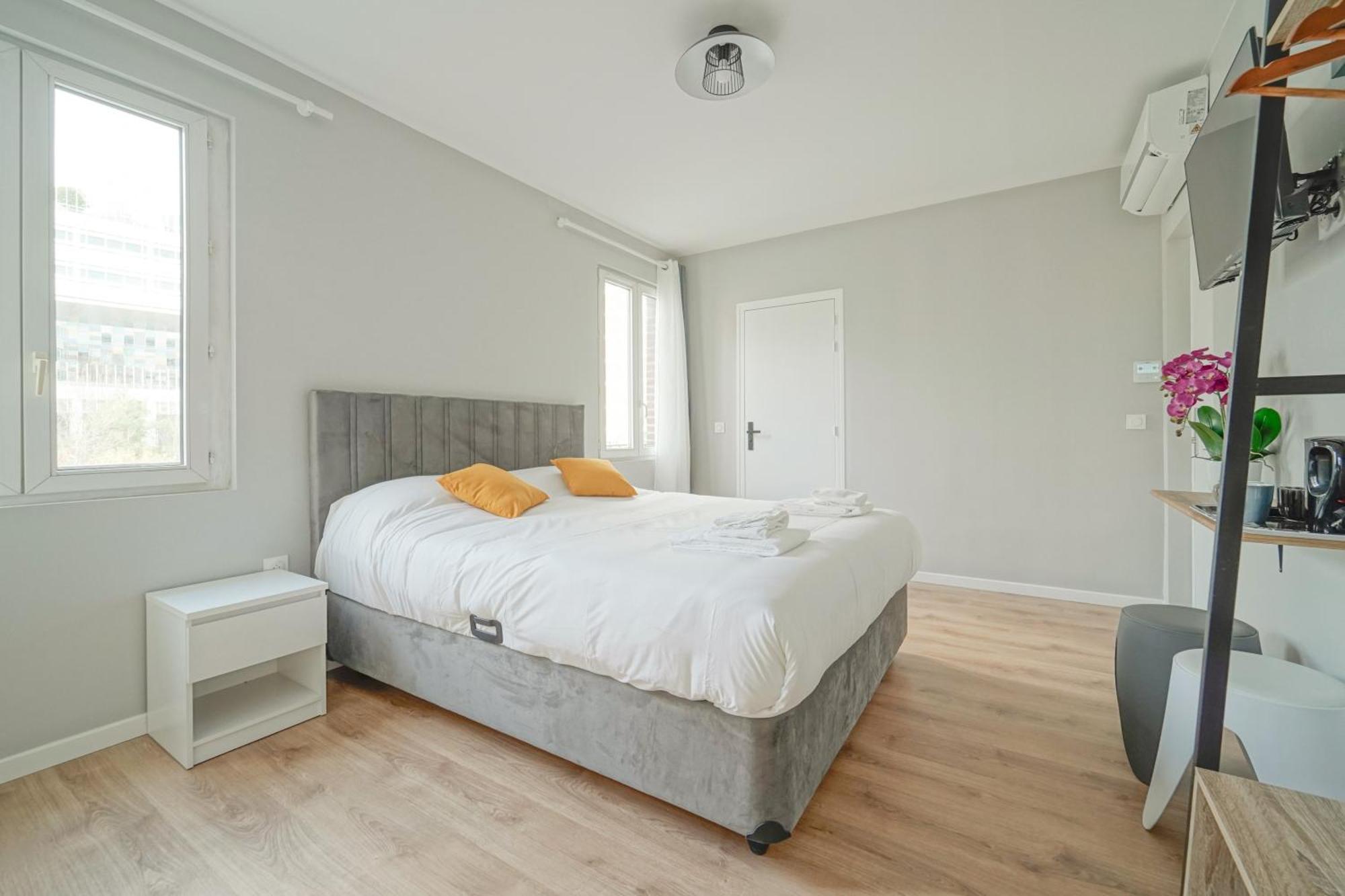 Hotel Trianon Saint Ouen Esterno foto