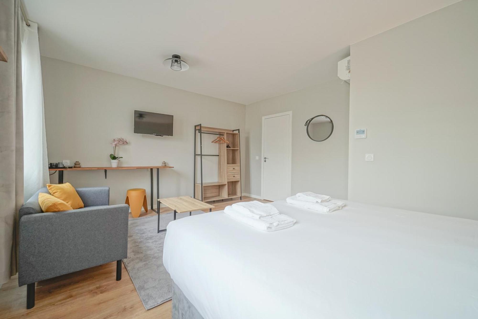Hotel Trianon Saint Ouen Esterno foto