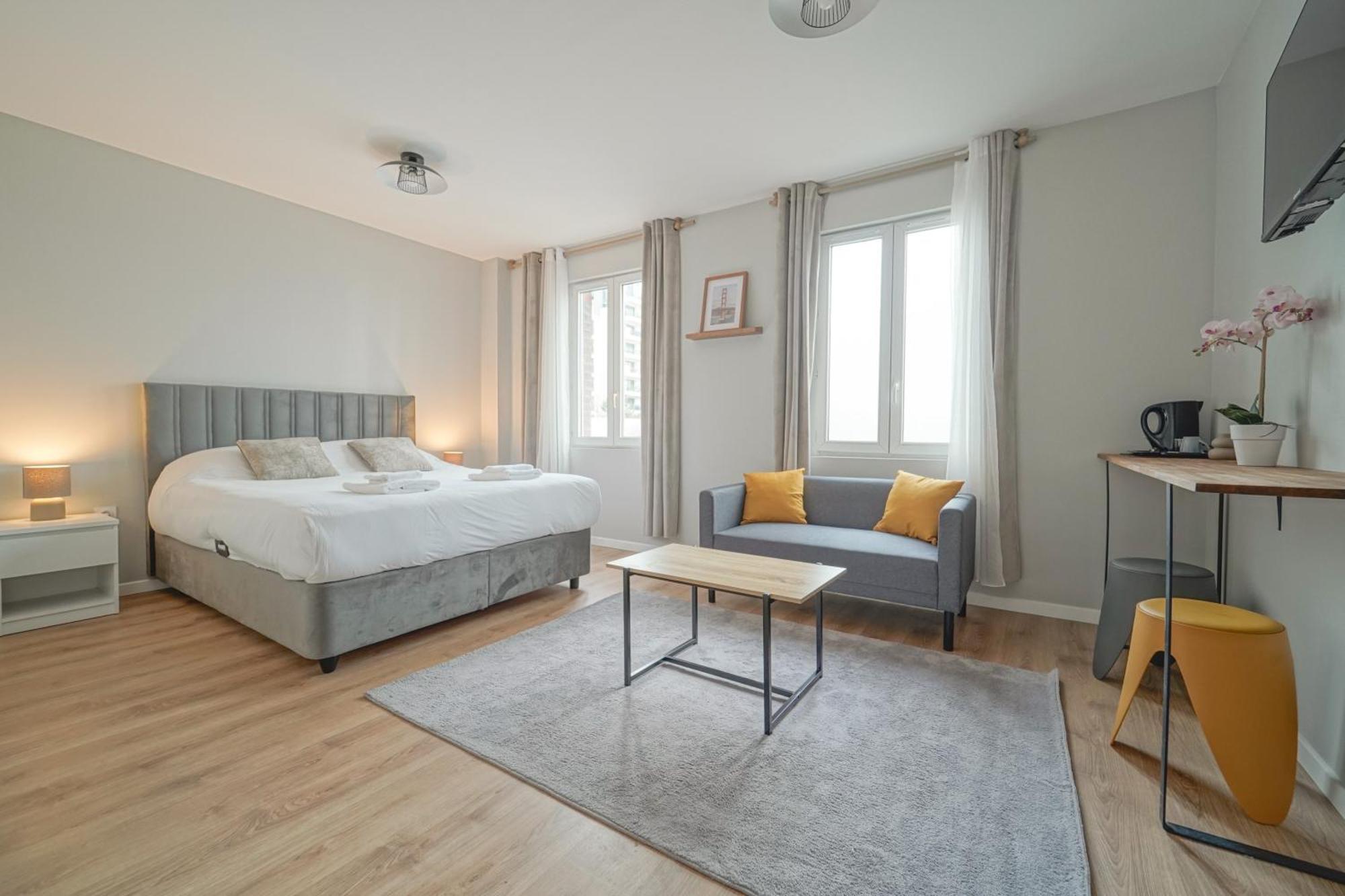 Hotel Trianon Saint Ouen Esterno foto