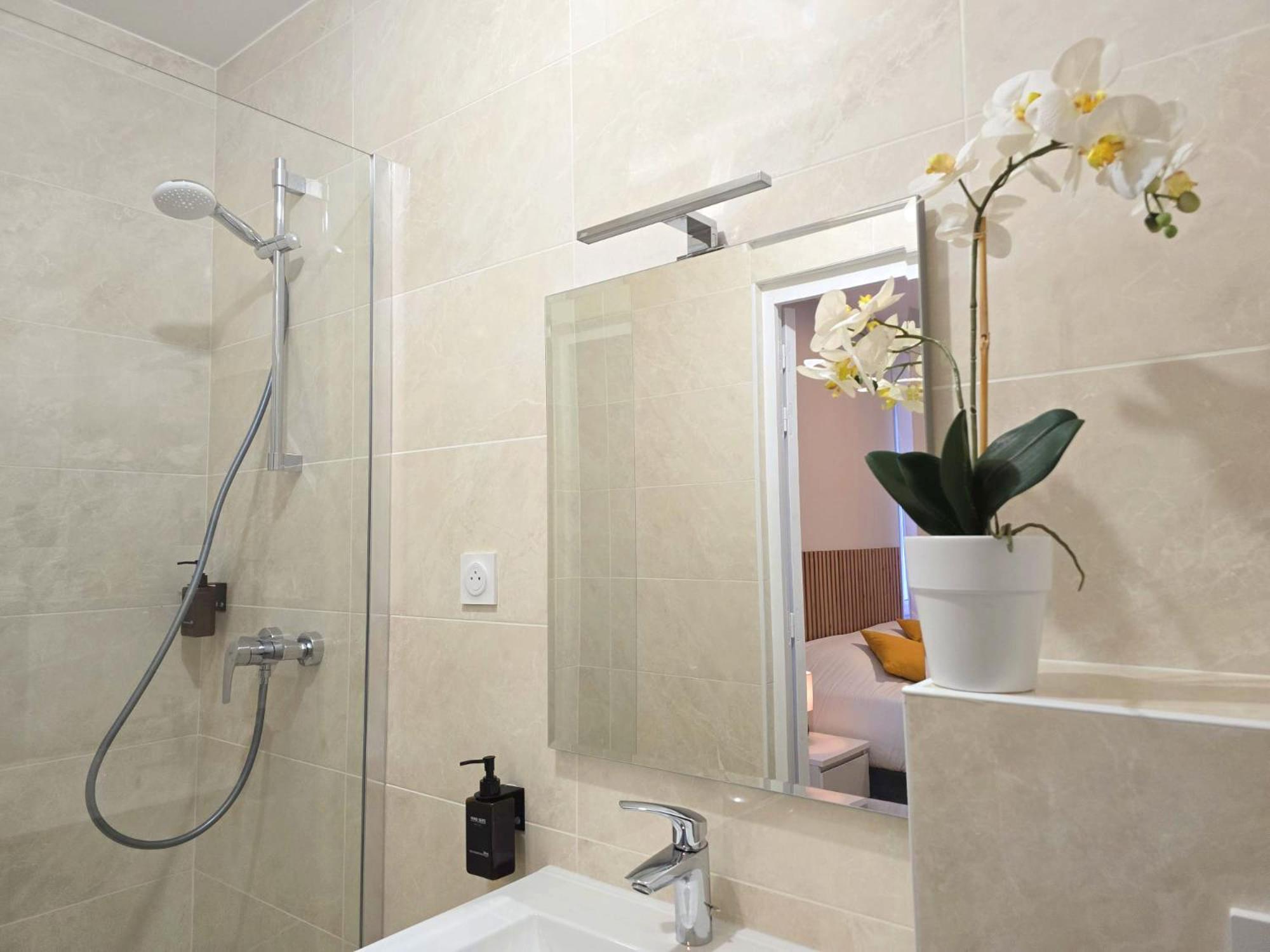 Hotel Trianon Saint Ouen Esterno foto